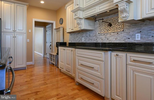 2123 BEACH, Pasadena, MD 21122