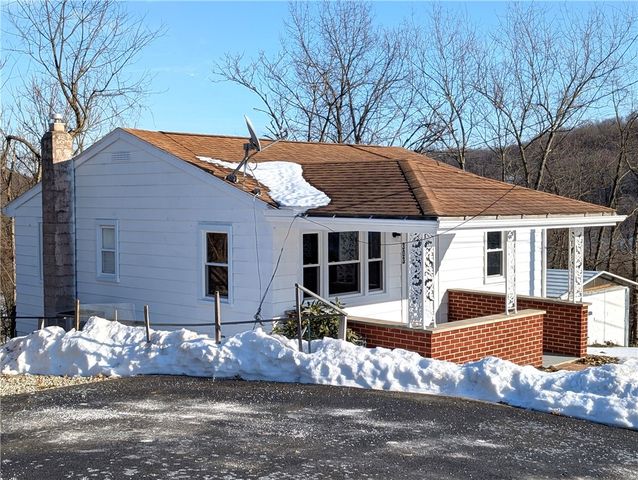 303 Lentz Street, Jeannette, PA 15644