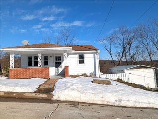 303 Lentz Street, Jeannette, PA 15644