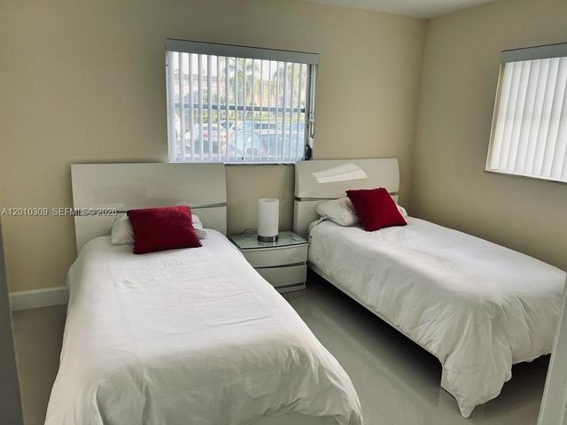 8101 SW 24th Ct 108, Davie, FL 33324