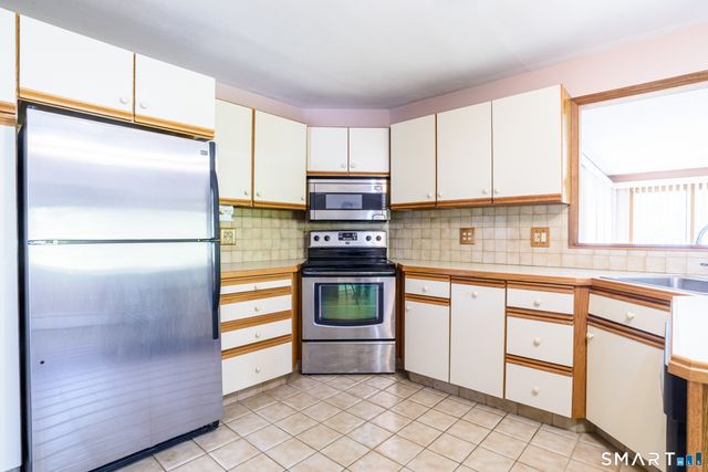 34 Bassick Road, Trumbull, CT 06611