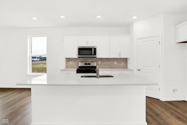 7601 Bluegill Drive, Noblesville, IN 46062