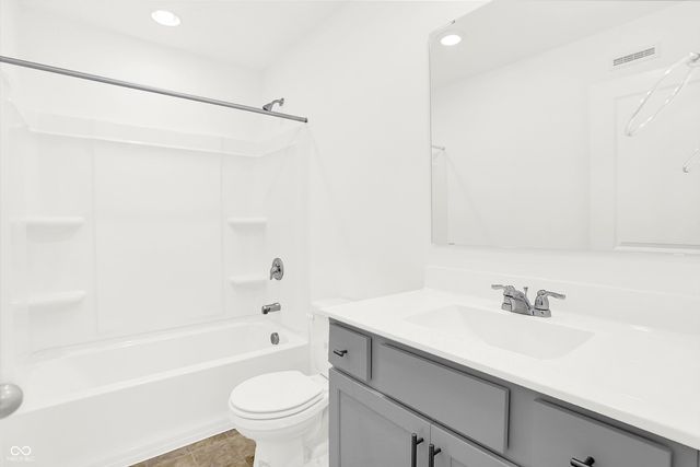 7601 Bluegill Drive, Noblesville, IN 46062