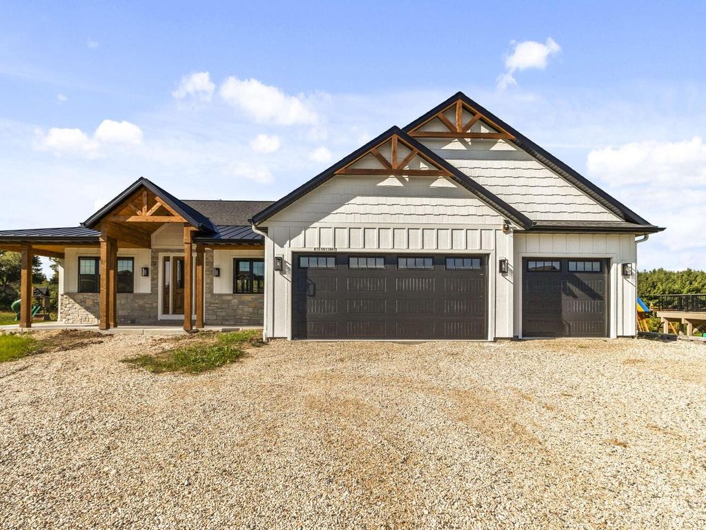 W151N11847 Mistletoe ROAD, Germantown, WI 53022