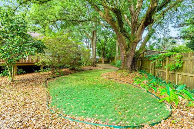 1620 Woodridge Court, Mobile, AL 36695