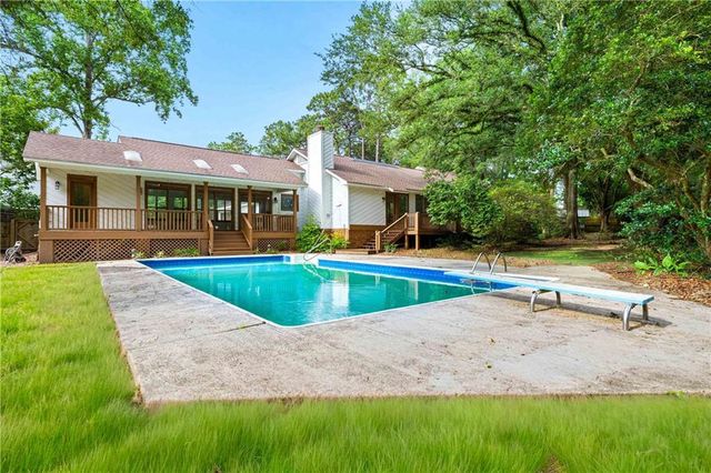 1620 Woodridge Court, Mobile, AL 36695