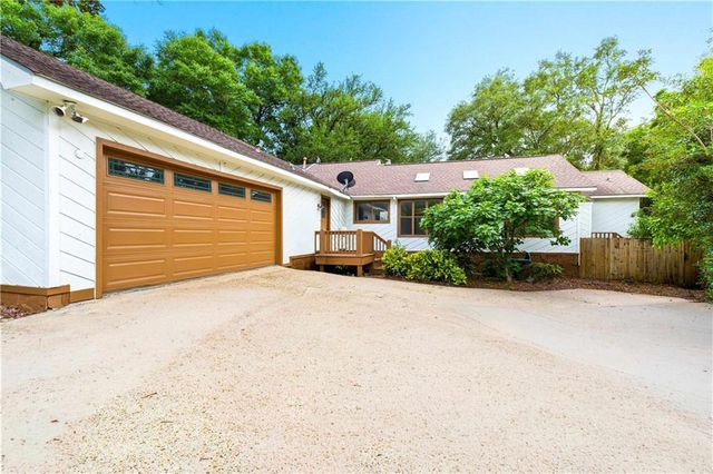 1620 Woodridge Court, Mobile, AL 36695