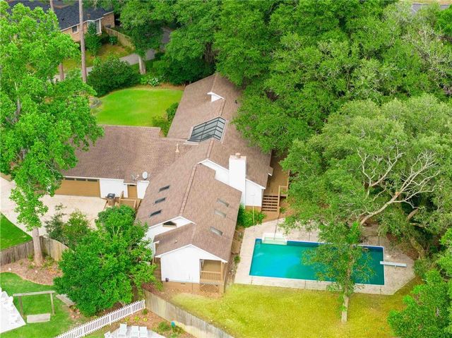 1620 Woodridge Court, Mobile, AL 36695
