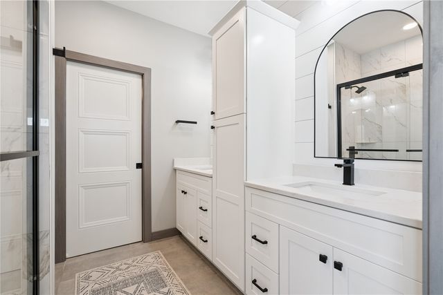 812 Old Mill Lane, Solon, IA 52333