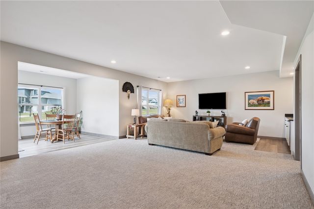 812 Old Mill Lane, Solon, IA 52333