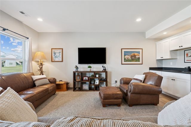 812 Old Mill Lane, Solon, IA 52333