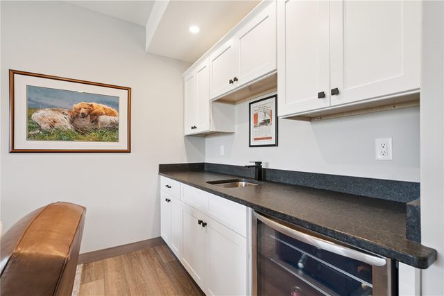 812 Old Mill Lane, Solon, IA 52333