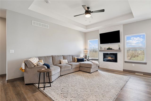 812 Old Mill Lane, Solon, IA 52333