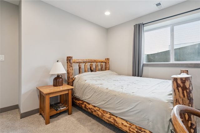 812 Old Mill Lane, Solon, IA 52333