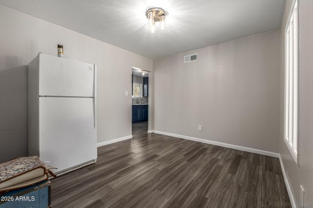 5726 W FRIER Drive, Glendale, AZ 85301