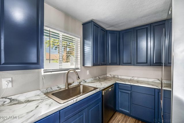 5726 W FRIER Drive, Glendale, AZ 85301