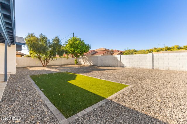 5726 W FRIER Drive, Glendale, AZ 85301