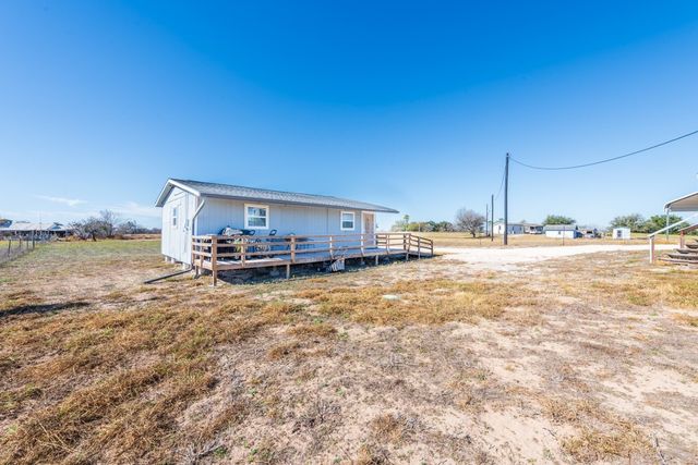 147 Lago Dr, Sandia, TX 78383