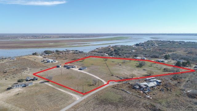 147 Lago Dr, Sandia, TX 78383