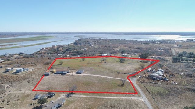 147 Lago Dr, Sandia, TX 78383