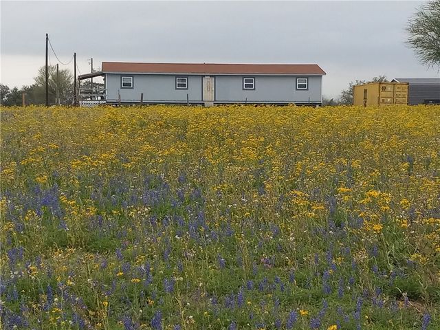 147 Lago Dr, Sandia, TX 78383