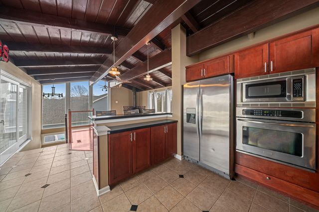 1740 Holiday Drive, Lake Holiday, IL 60548