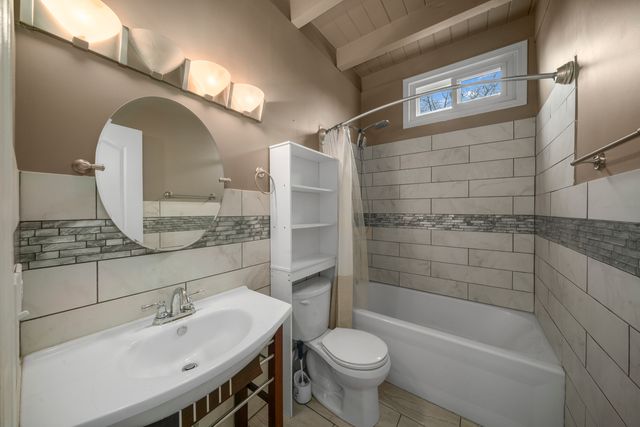 1740 Holiday Drive, Lake Holiday, IL 60548