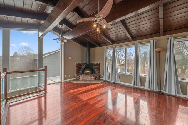 1740 Holiday Drive, Lake Holiday, IL 60548