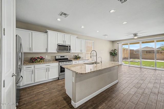 2011 W YELLOWBIRD Lane, Phoenix, AZ 85085