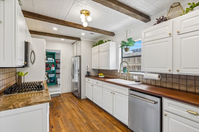 3821 W 5th Street, Fort Worth, TX 76107