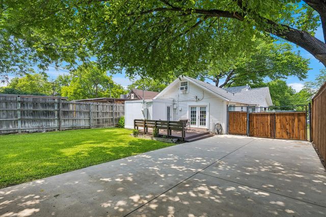 3821 W 5th Street, Fort Worth, TX 76107