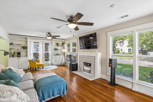 3821 W 5th Street, Fort Worth, TX 76107