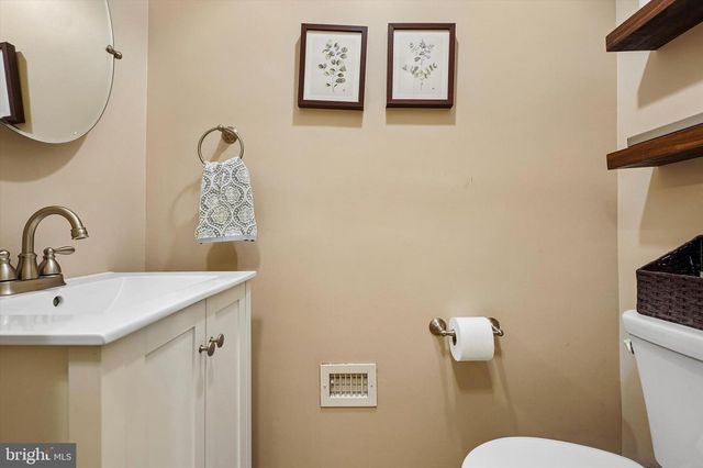 2027 WISTERIA LN, Lafayette Hill, PA 19444