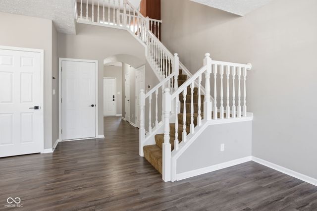 8078 Windham Lake Way, Indianapolis, IN 46214