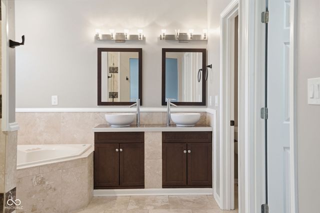 8078 Windham Lake Way, Indianapolis, IN 46214