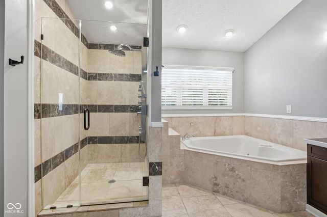 8078 Windham Lake Way, Indianapolis, IN 46214