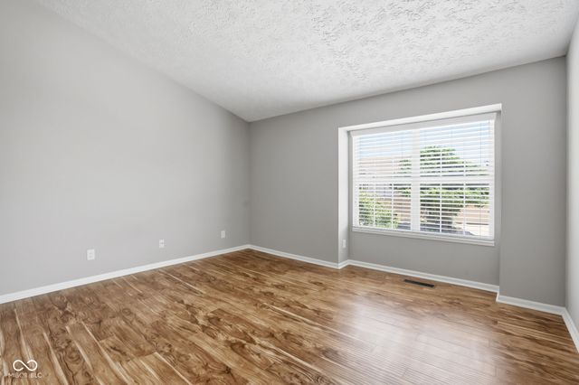 8078 Windham Lake Way, Indianapolis, IN 46214
