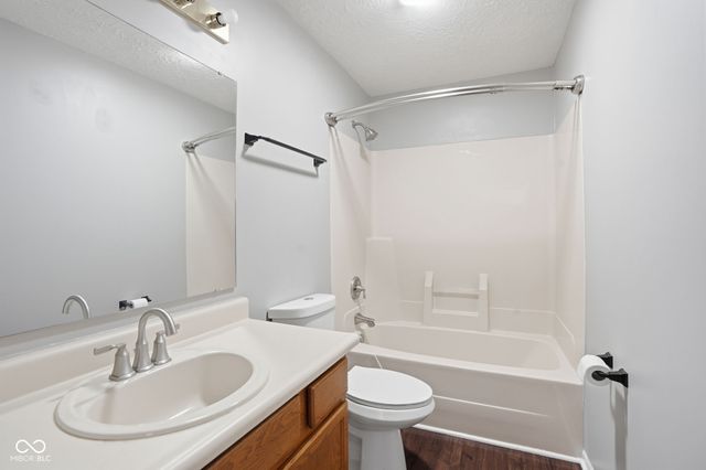 8078 Windham Lake Way, Indianapolis, IN 46214