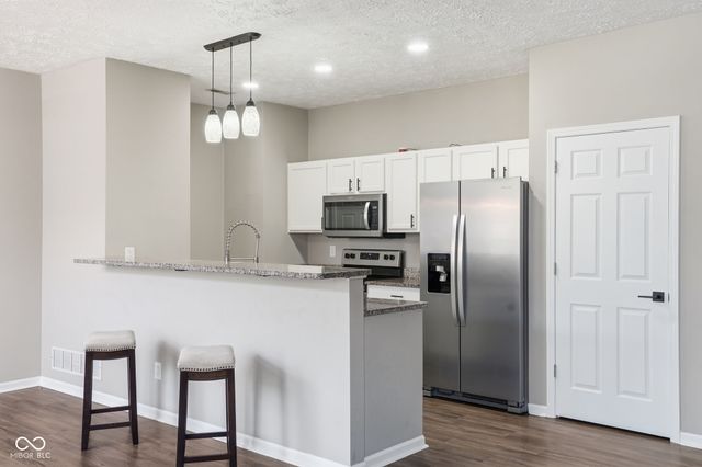 8078 Windham Lake Way, Indianapolis, IN 46214