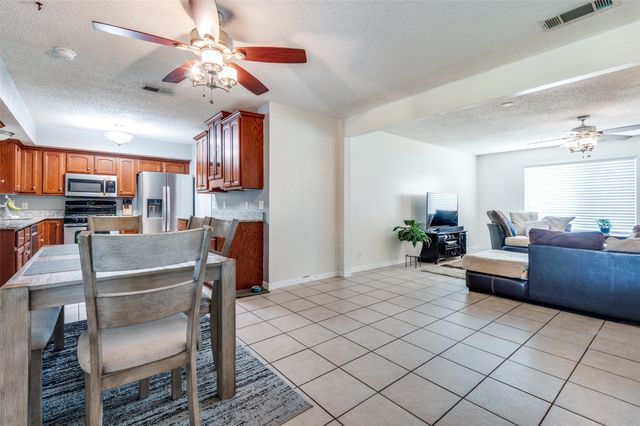 813 Prestwick Street, Bedford, TX 76022