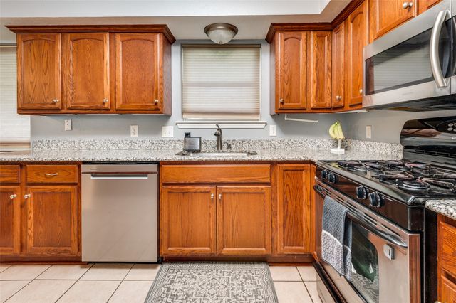 813 Prestwick Street, Bedford, TX 76022