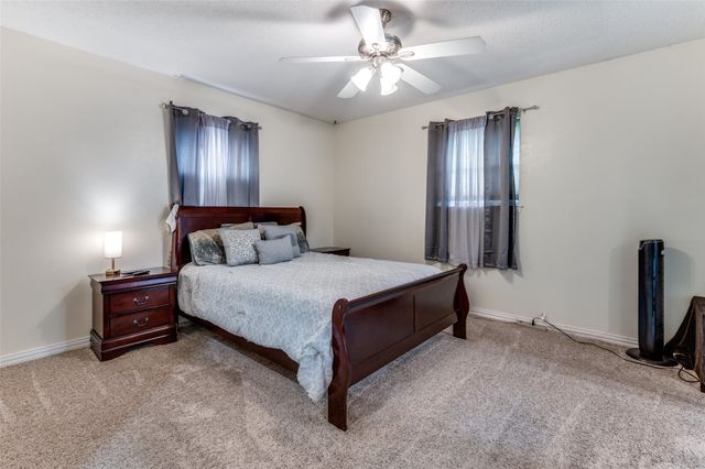 813 Prestwick Street, Bedford, TX 76022