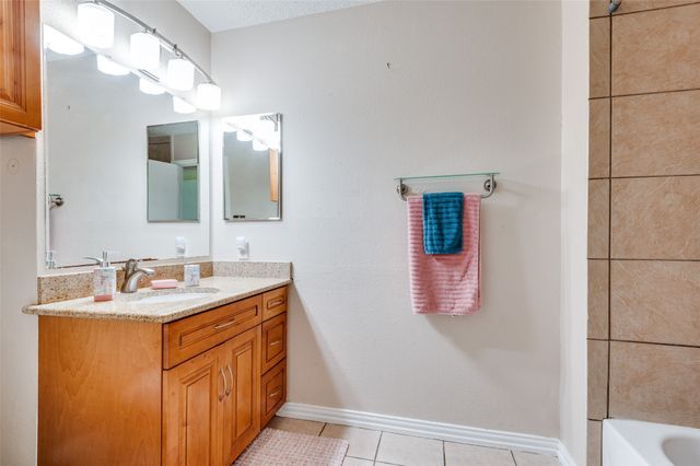 813 Prestwick Street, Bedford, TX 76022