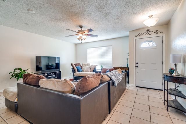 813 Prestwick Street, Bedford, TX 76022