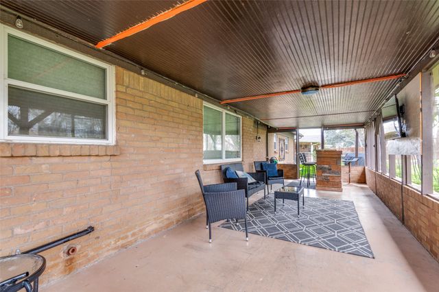 813 Prestwick Street, Bedford, TX 76022