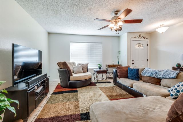 813 Prestwick Street, Bedford, TX 76022