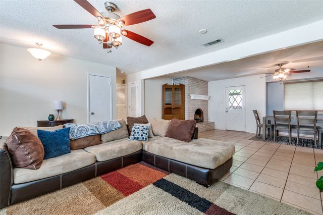 813 Prestwick Street, Bedford, TX 76022