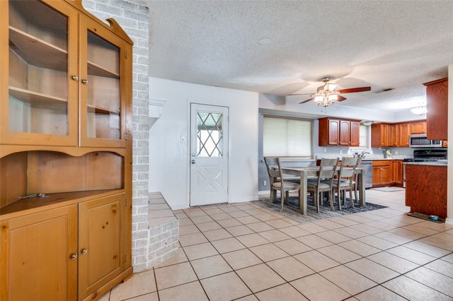 813 Prestwick Street, Bedford, TX 76022