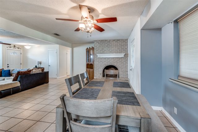 813 Prestwick Street, Bedford, TX 76022