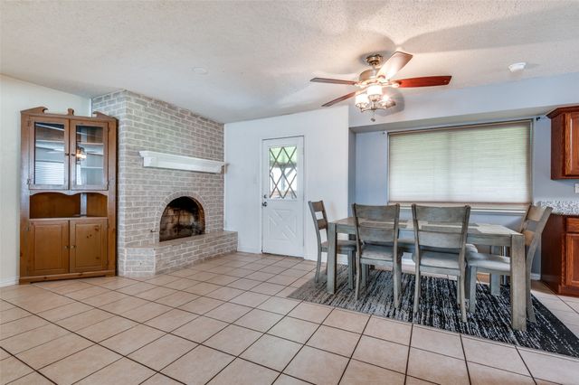 813 Prestwick Street, Bedford, TX 76022